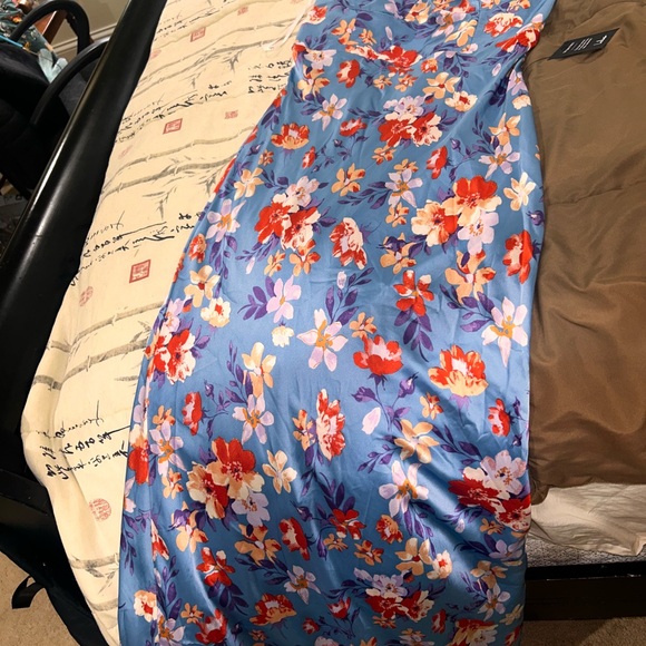 Lulu’s brand new with tags maxi sweetheart dress - Picture 2 of 5